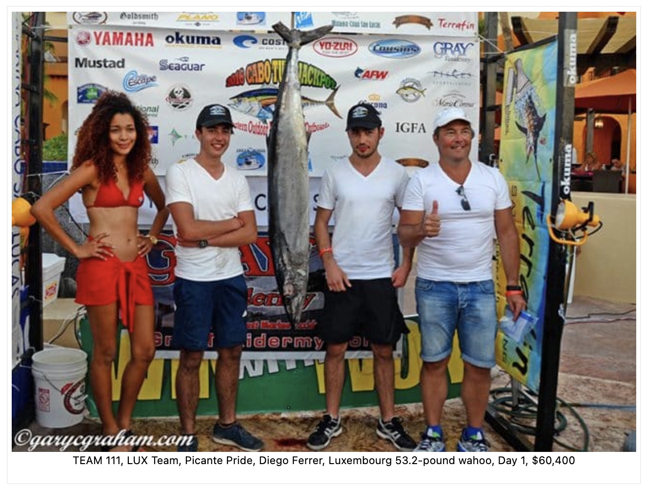 LUX Team at the 2016 Cabo Tuna Jackpot awards, holding a 53.2-pound wahoo